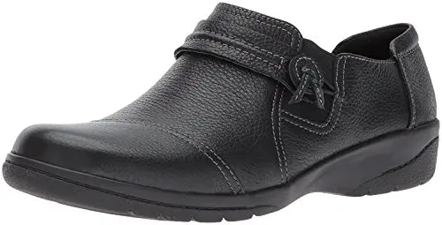 Clarks womens Cheyn Madi slip on leather loafers in black